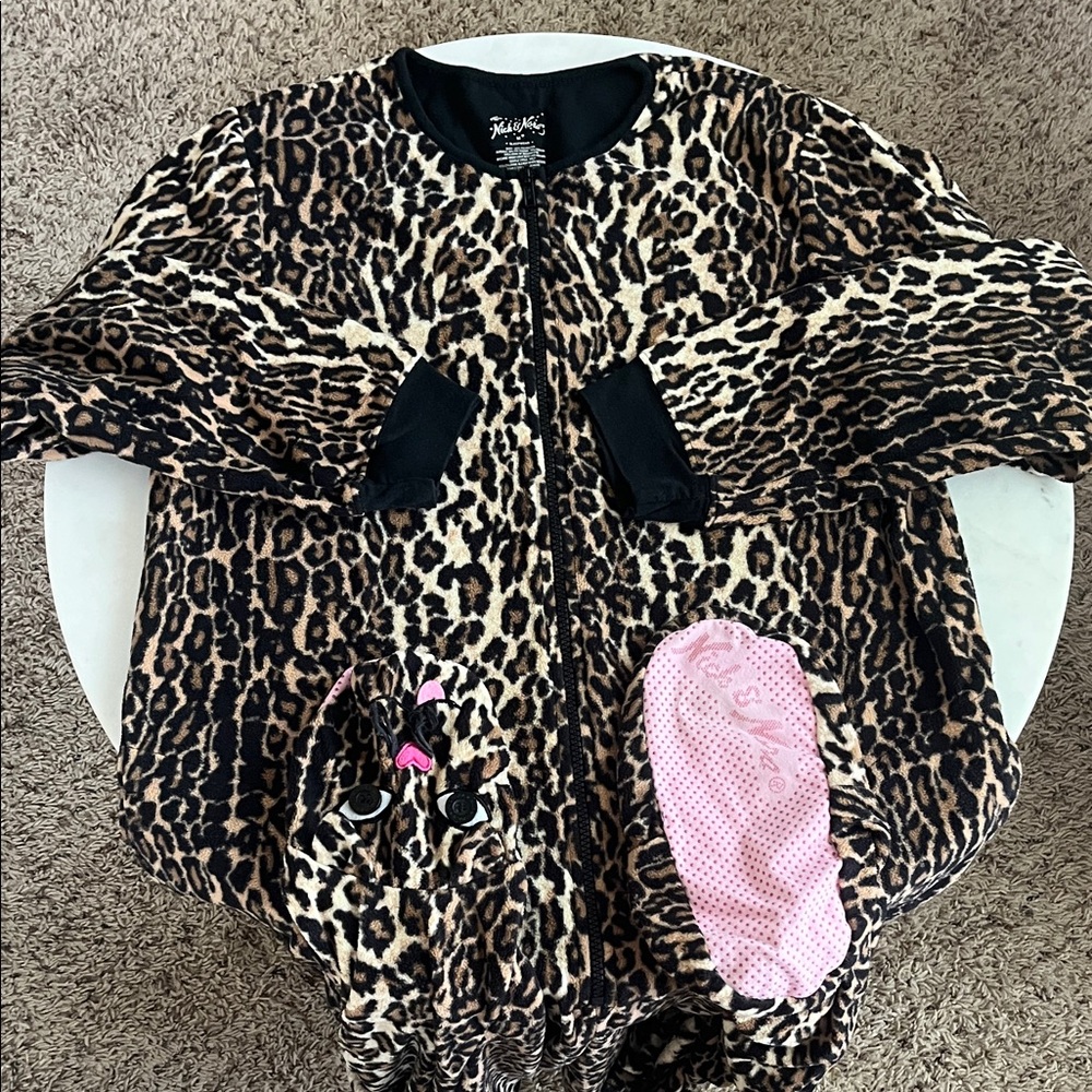 Nick & Nora Footed Onesie Medium Leopard Print Zip-Up Grippy Bottoms Pockets